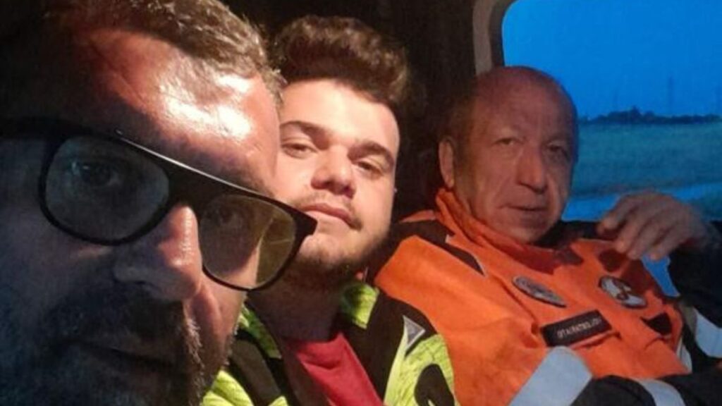 Francesco Mastroianni al centro fra due volontari del V.E.R di Formia