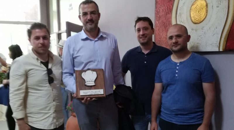 Antonio Croce riceve il premio Cappello d’oro per la produzione di zafferano