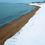 La spiaggia innevata di Baia Domizia