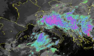 Lo screenshot dell'immagine satellitare da Eumetsat, con la temperatura del top delle nubi (Meteosat Second Generation) di Eumetsat
