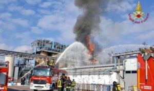 I Vigili del fuoco durante l'esplosione a Bulgarograsso (Co)