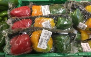Frutta confezionata al supermarket