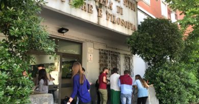 I rappresentanti di Primavera studentesca riqualificano l'aiuola di via Zamosch
