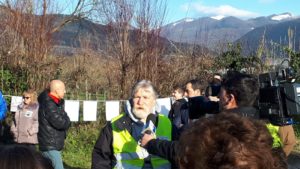 Sant'Elia Fiumerapido (Fr), le immagini del sit-in per la bonifica dell'impianto di stoccaggio dei rifiuti