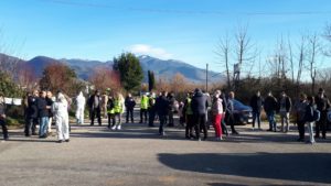 Sant'Elia Fiumerapido (Fr), le immagini del sit-in per la bonifica dell'impianto di stoccaggio dei rifiuti