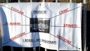 Sant'Elia Fiumerapido (Fr), le immagini del sit-in per la bonifica dell'impianto di stoccaggio dei rifiuti
