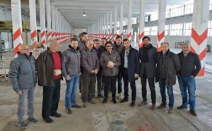 Francesco Borgomeo, presidente della Saxa Gres, insieme allo staff