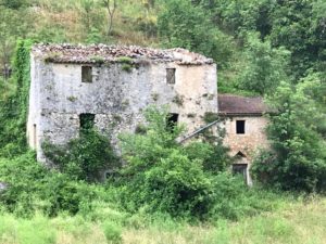 Una delle abitazioni abbandonate a Fossa Maiura