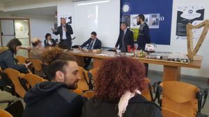 Un momento della premiazione di Riuso infinito