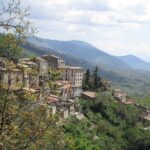 Veduta panoramica di Guarcino, borgo smart
