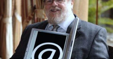 Un ritratto di Ray Tomlinson, l'inventore delle e-mail