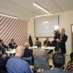Le istituzioni al tavolo e il pubblico in platea durante l'inaugurazione dell'Open Hub a Cassino