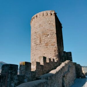 Una torre fra le mura del castello