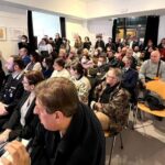 Partecipanti ad un convegno presso il palazzo della cultura