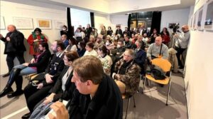 Partecipanti ad un convegno presso il palazzo della cultura