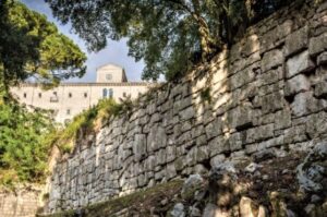 Mura poligonali dell'acropoli volsca di Cassino.