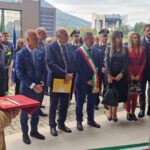 Il taglio del nastro nella nuova sede di Lettere e Filosofia.